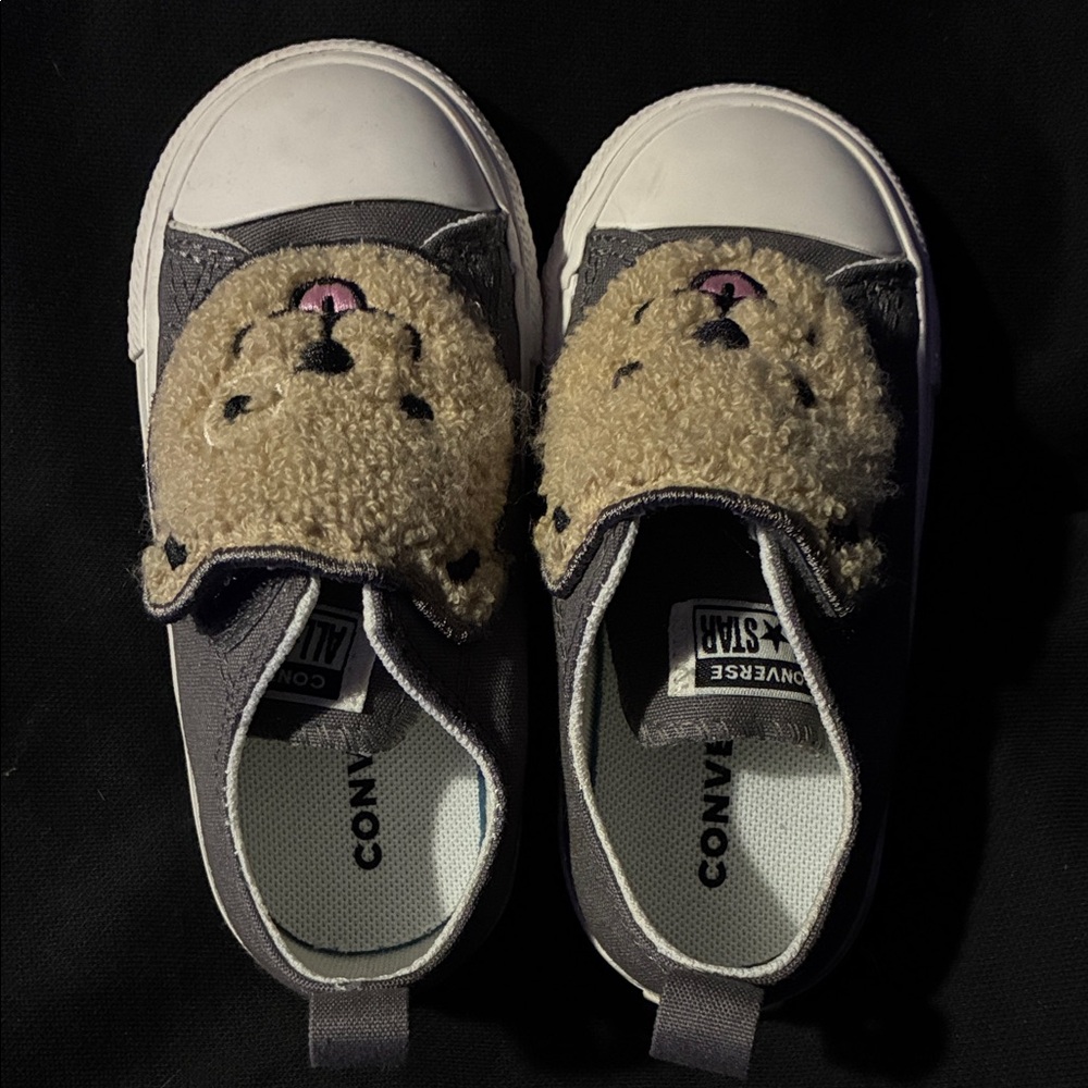 Converse infants' Gray and White Bear Sneakers